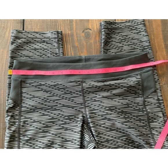 Under Armor Cropped Leggings - Picture 3 of 5